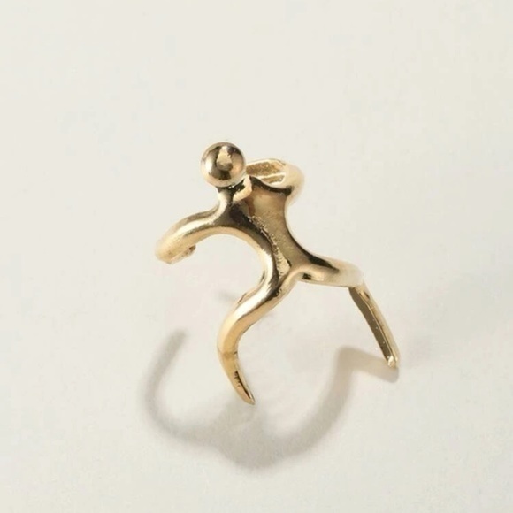 Modern Figurine Ear Cuff Golden - Picture 4 of 6